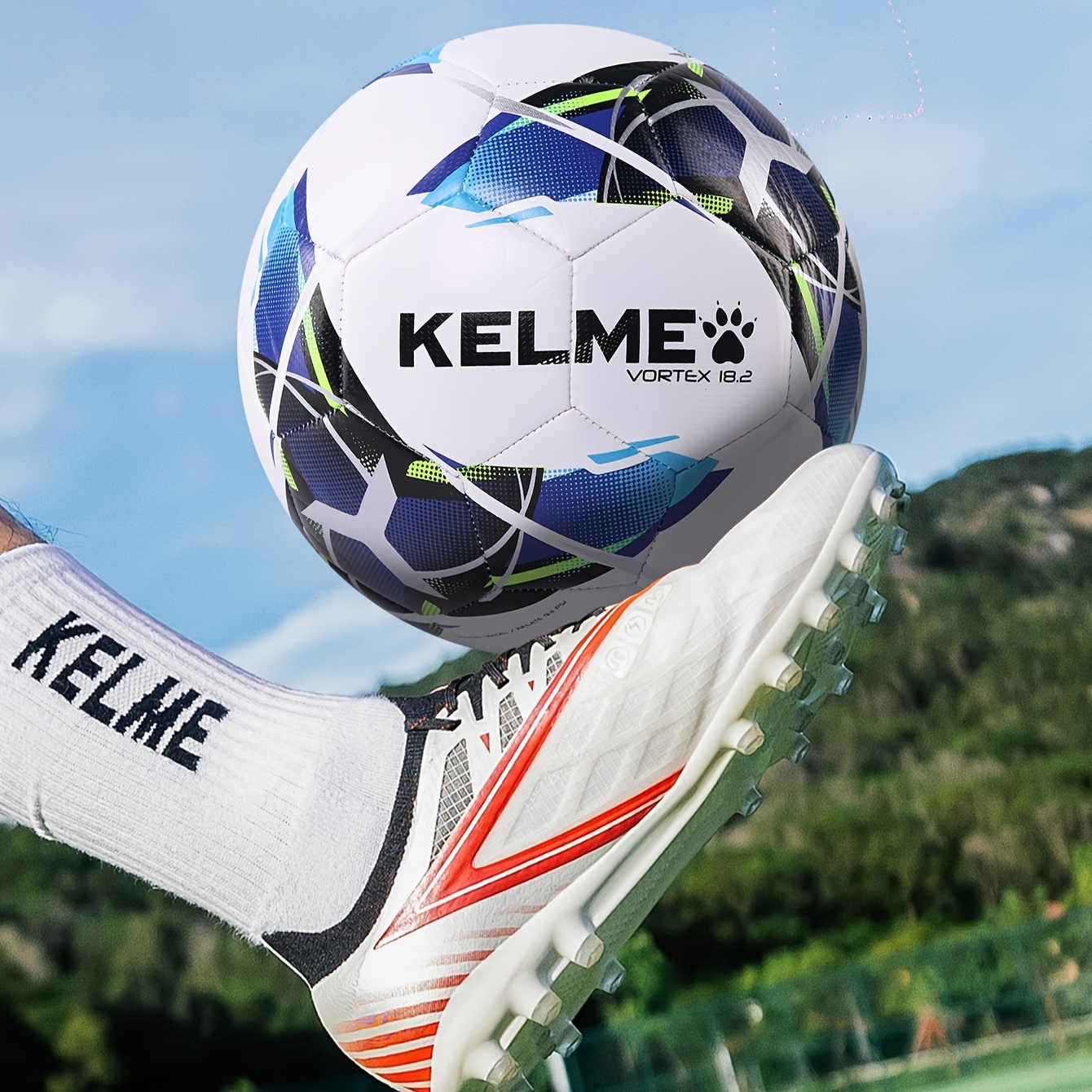 បាល់ទាត់ដែលប្រកាសថាជា Kelme ដេរដោយម៉ាស៊ីន ទំហំ 4 ឬ 5
